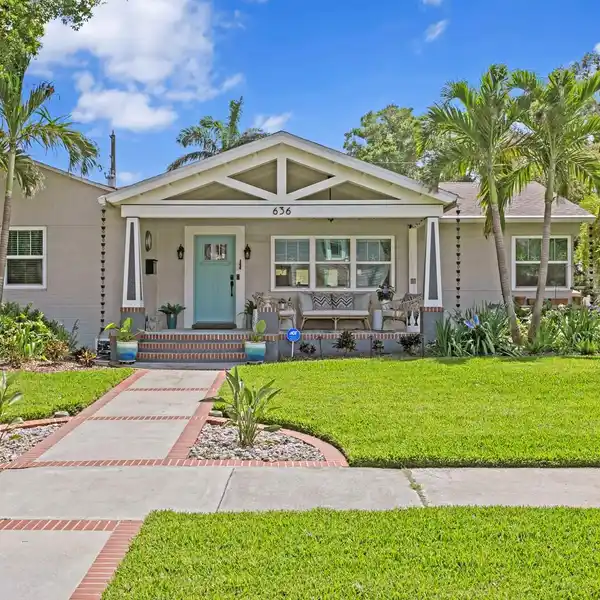BEAUTIFULLY RENOVATED BUNGALOW