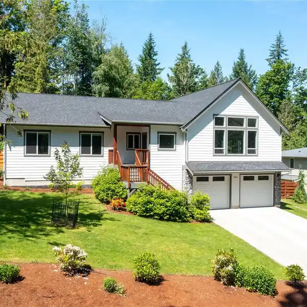 IMMACULATE HOME ON A QUIET DEAD-END STREET