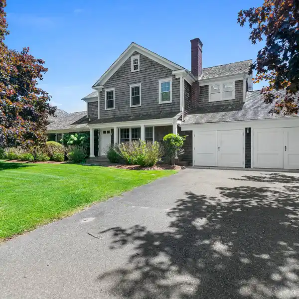 CHARMING HOME IN CONVENIENT LOCATION