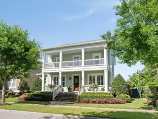 Updated Daniel Island Beauty with Dream Yard