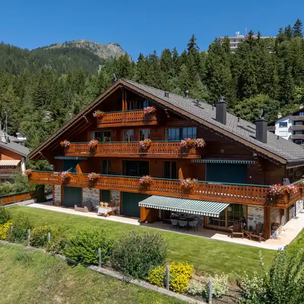 LUXURIOUS DUPLEX RETREAT IN SERENE ALPINE SETTING