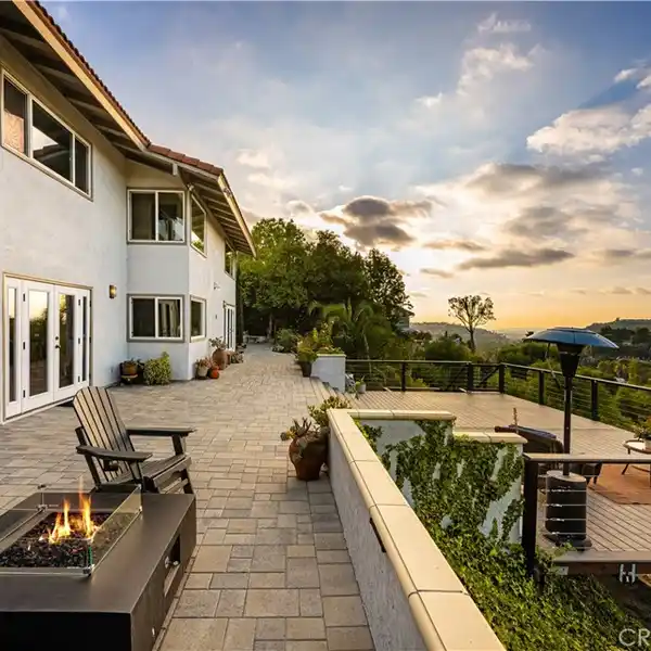 TURNKEY HOME WITH UNPARALLELED PANORAMIC VIEWS