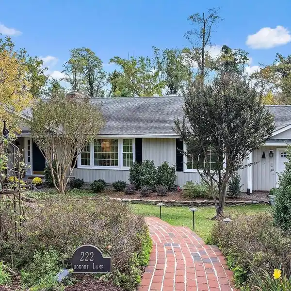 GOURMET RANCH RETREAT IN WATERFRONT COMMUNITY