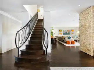 Huge Townhouse-like Duplex