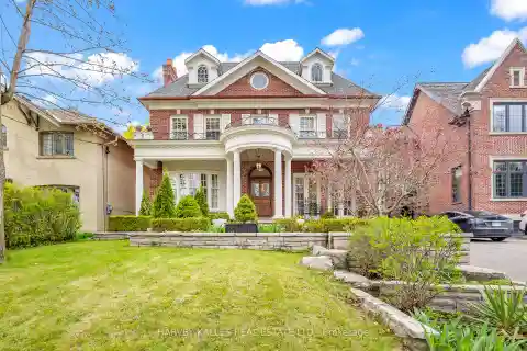 Quintessential Georgian-style Luxury Residence