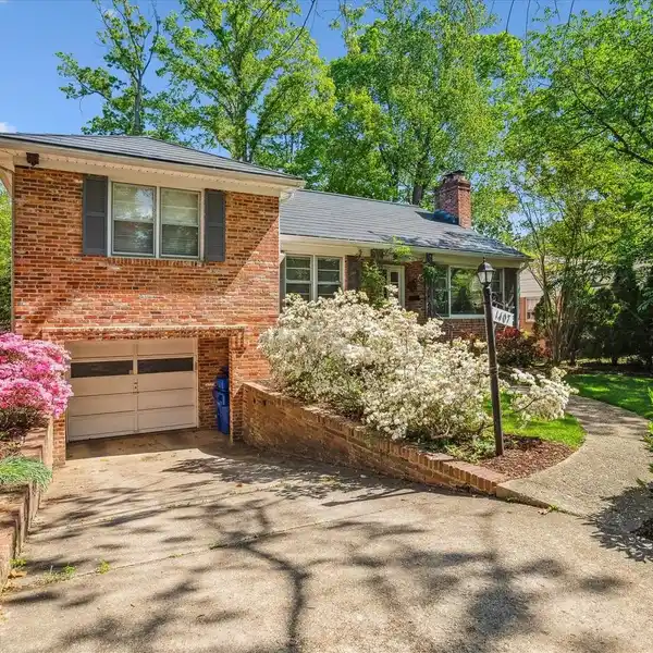 CLASSIC CHARM MEETS HIGH-TECH SUSTAINABLE LIVING