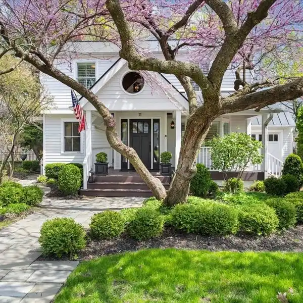 EXQUISITELY RENOVATED HOME IN GENEVA