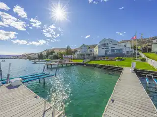 Modern Coastal Home on Lake Chelan