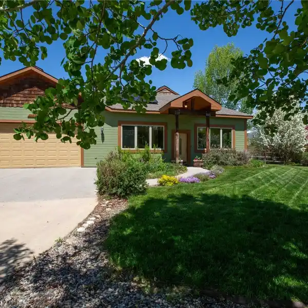 PEACEFUL LUXURY LIVING IN DESIRABLE SILVER SPUR