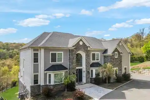 Magnificent Turn-key Property