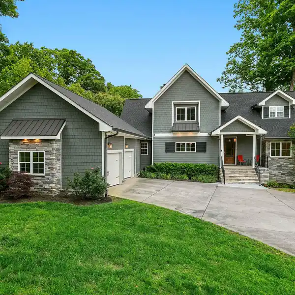MODERN HOME ON A PRIVATE LOT
