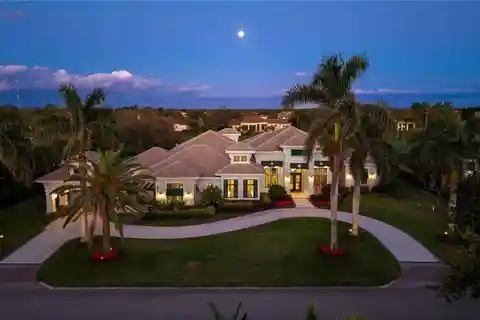 Custom Home Overlooking the Lakes Golf Course