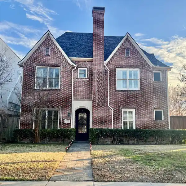 MOVE-IN READY HOME IN AMAZING LOCATION