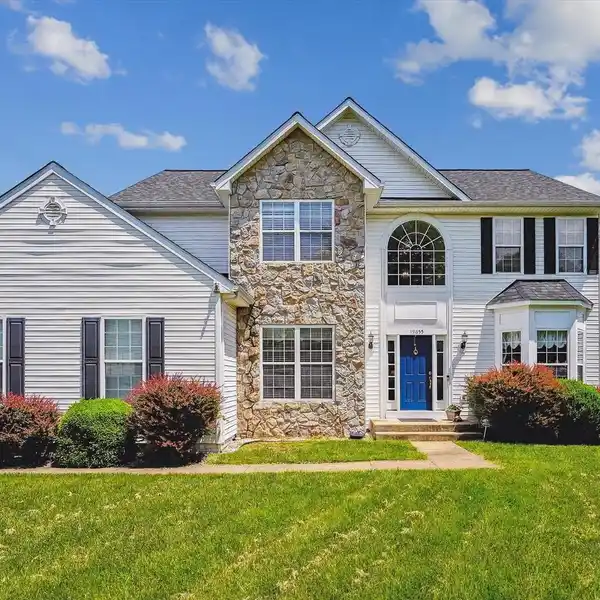 INCREDIBLE COLONIAL ON OVER AN ACRE