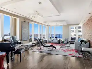 Newly Renovated Two-corner Home