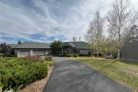 Great Opportunity in the Mountain Shadows Estate