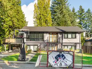 Beautiful West Coast–style Bungalow