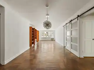 Oversized 2-Bed in Prime Sutton Place