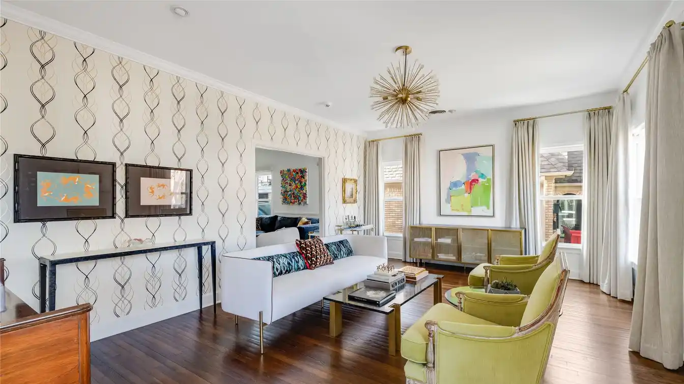 Designer-finished Tudor with Guest House