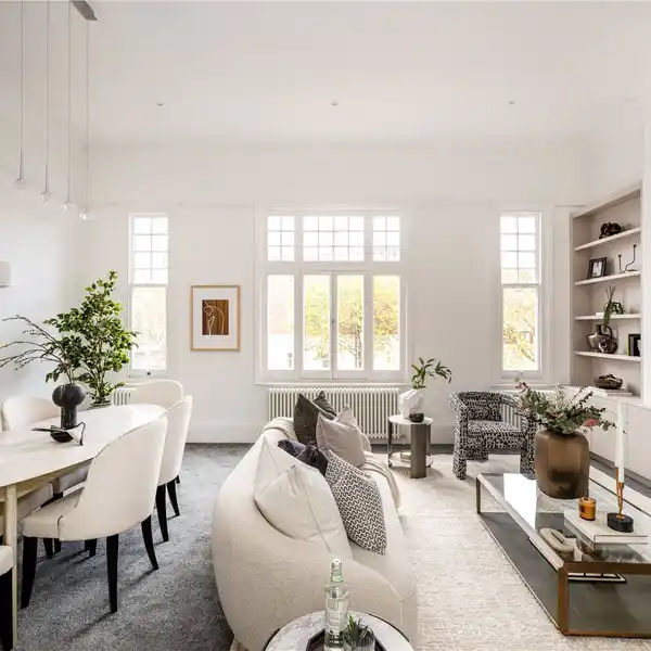 IMPRESSIVE FIRST FLOOR APARTMENT