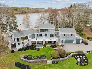 Contemporary Home Full of Updates