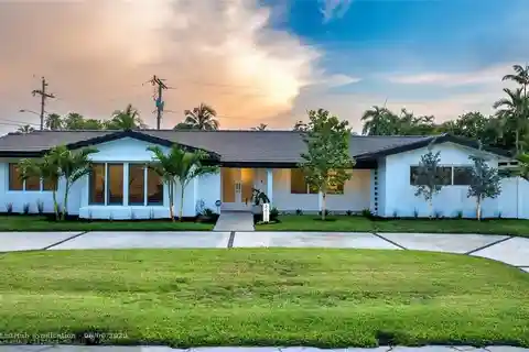 Exceptional Coral Ridge Ranch Residence