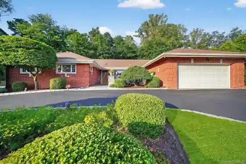 Luxury Living in Lake Isle Community