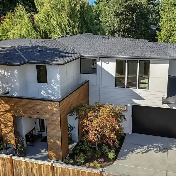 TIMELESS HOME IN A TREASURED SETTING