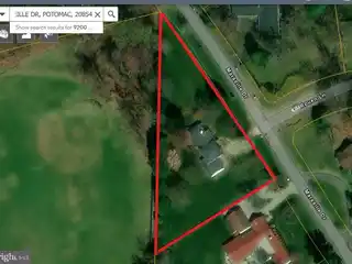 Prime Acre in Prestigious Lake Normandy Estates