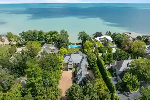 In-town Premier Winnetka Lakefront Estate