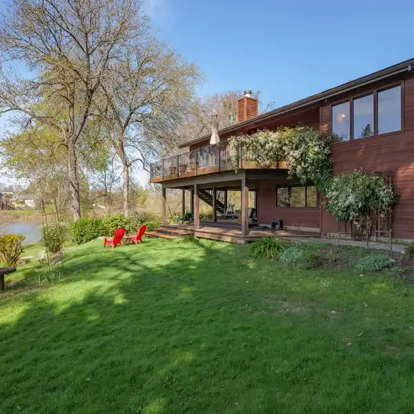 BEAUTIFUL ROGUE RIVER FRONTAGE