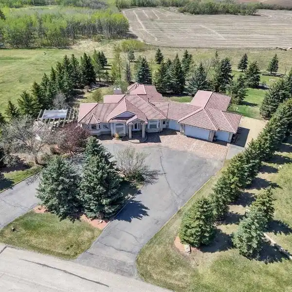 STUNNING HILLTOP ESTATE