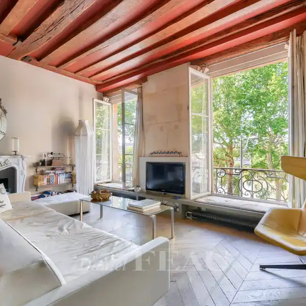 ELEGANT 19TH-CENTURY APARTMENT NEAR LOUVRE & SEINE