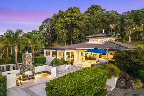 Luxurious Lifestyle Property with Stunning Panoramic Views