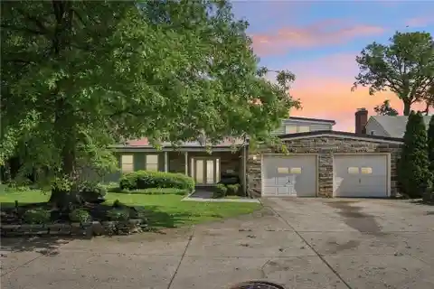 Mid-century Modern Home on the Cliffs of Lake Erie