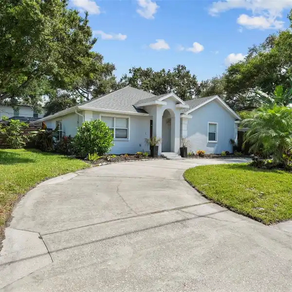 STUNNING HOME IN AN EXCLUSIVE LOCATION