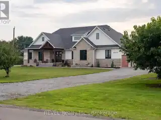 Luxury Stone Bungalow Surrounded by Scenic Vineyards