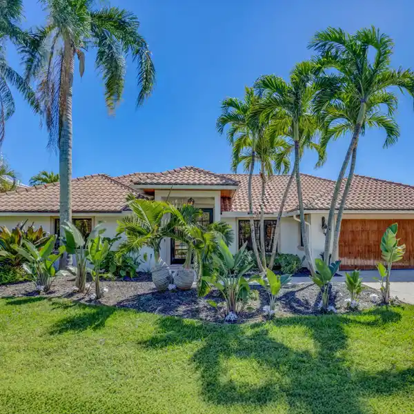 EXQUISITE WATERFRONT SANCTUARY