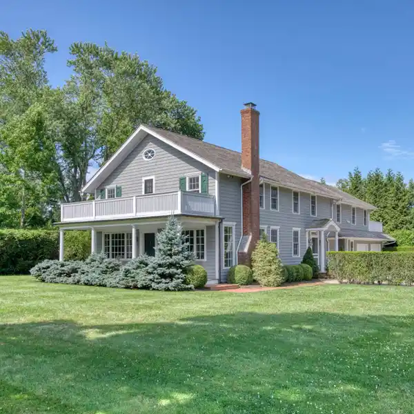 EXPERIENCE EVERYTHING THE HAMPTONS HAS TO OFFER IN THIS GORGEOUS HOME