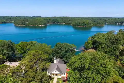 Thoughtfully Designed Home on Lake Hartwell