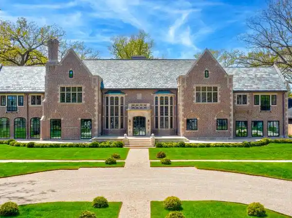 THE ULTIMATE EAST WINNETKA ESTATE
