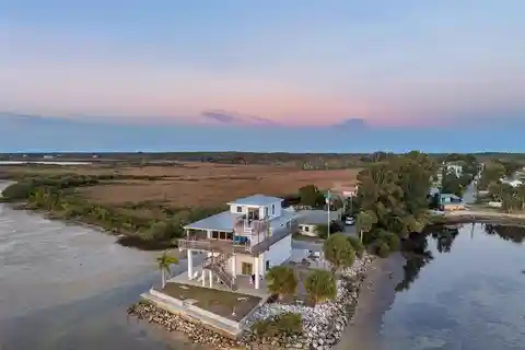 Hidden Waterfront Retreat