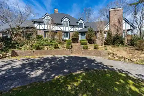 Incomparable Private Estate Property