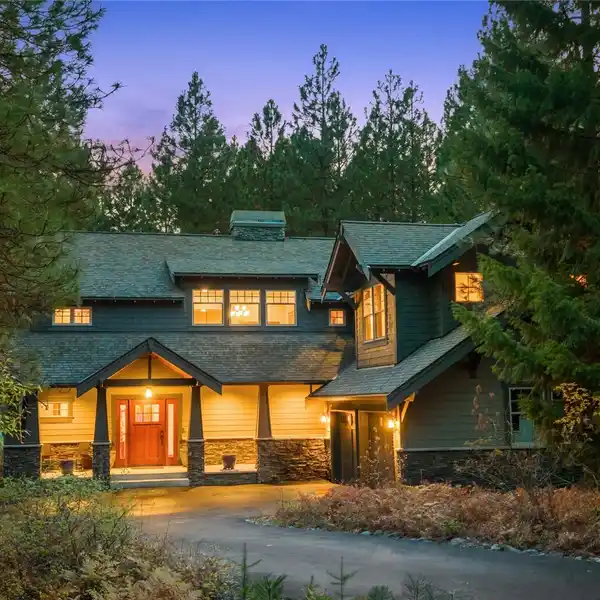 IMPECCABLY MAINTAINED CRAFTSMAN-STYLE HOME