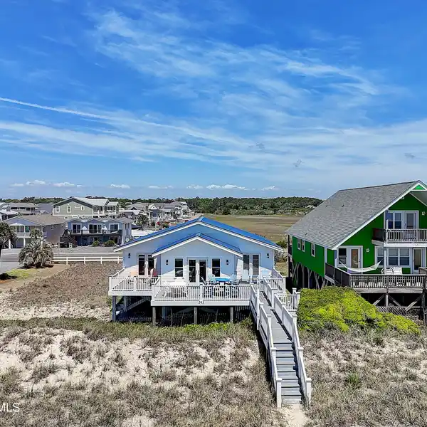CHARMING OCEANFRONT COTTAGE