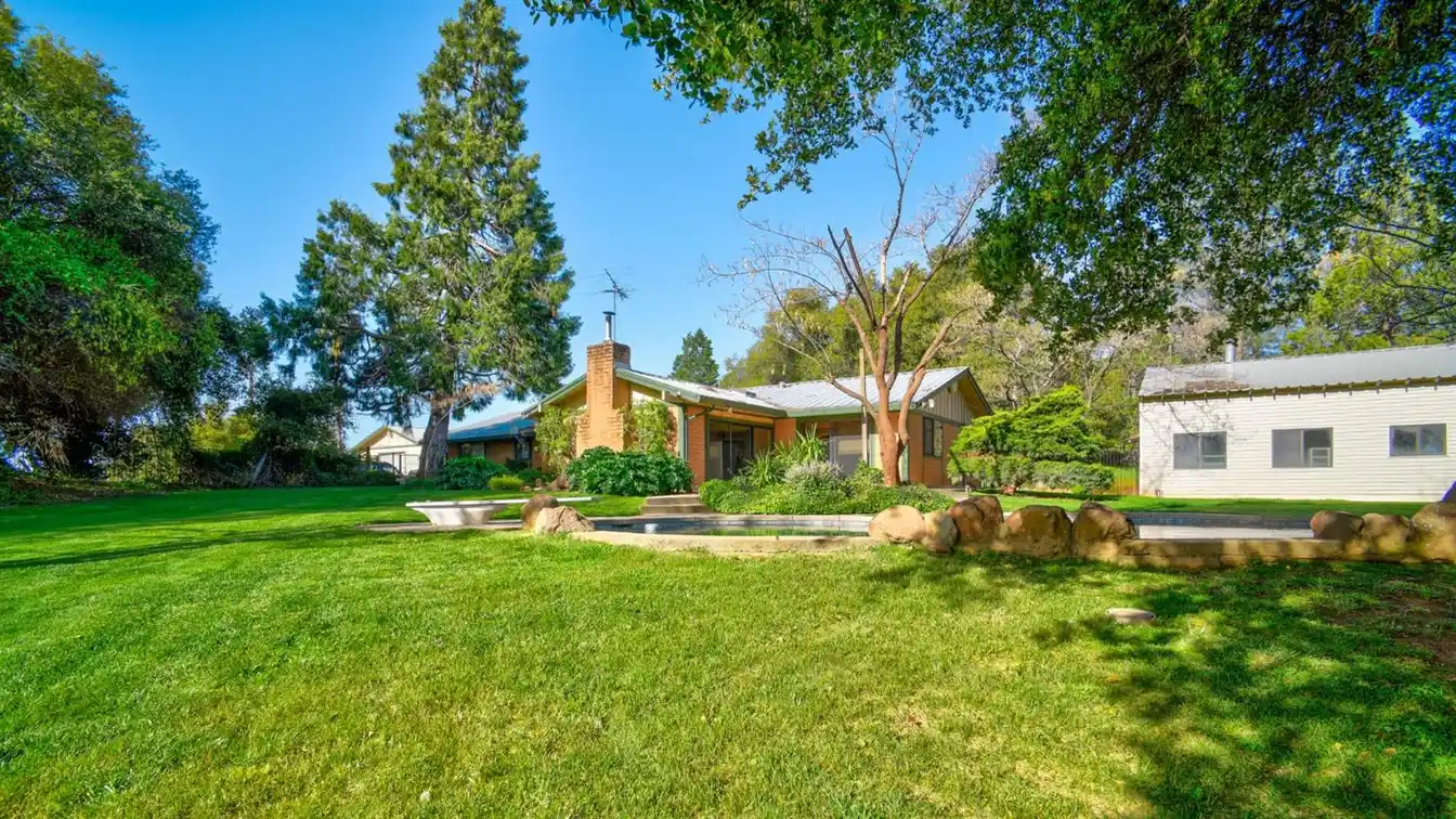 Peaceful 15-acre Ranch