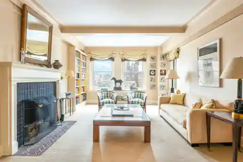 Classic Six with Timeless Prewar Elegance