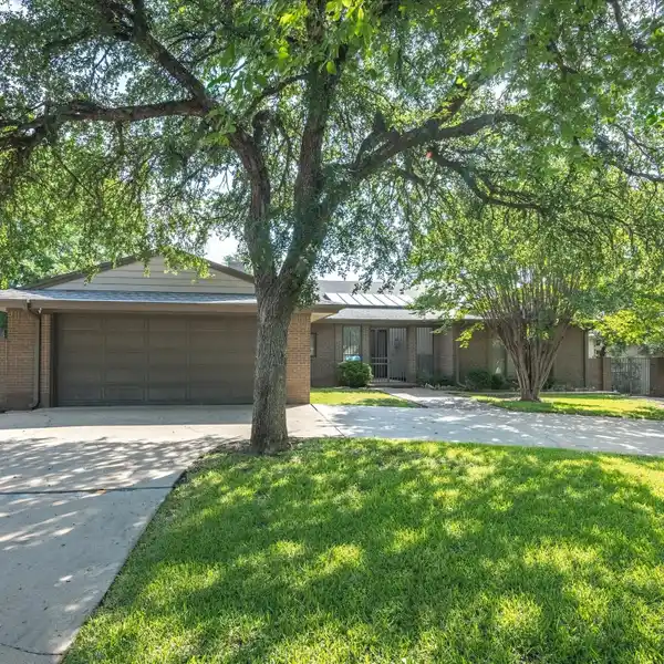RARE PROPERTY ON LAKE GRANBURY