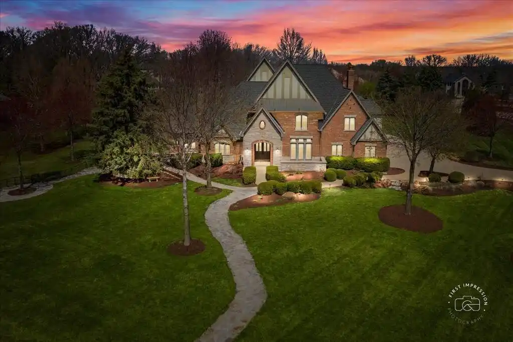 Distinguished Manor Home in Crane Road Estates