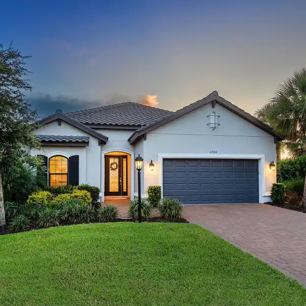 LAKESIDE HOME IN ESPLANADE AT AZARIO